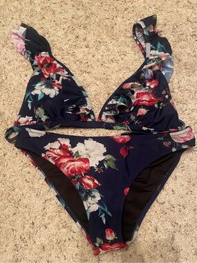 Cupshe Navy Floral Ruffle Bikini Set with Red & White Blooms EUC size medium